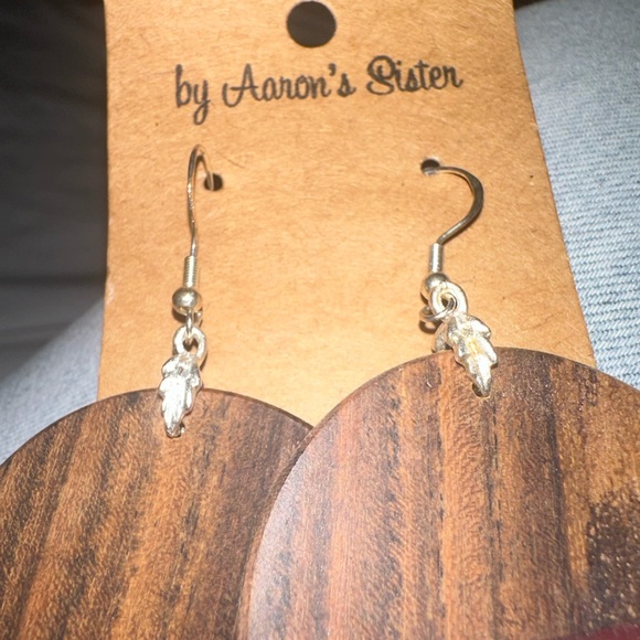 Boho Red and Wood Circular earrings - Picture 4 of 5